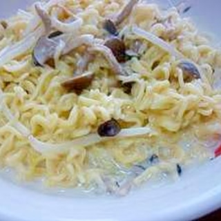 カルボナーラ風？牛乳とんこつラーメン